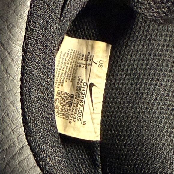 Nike Black Sneakers with Blue Highlights - Picture 3 of 4